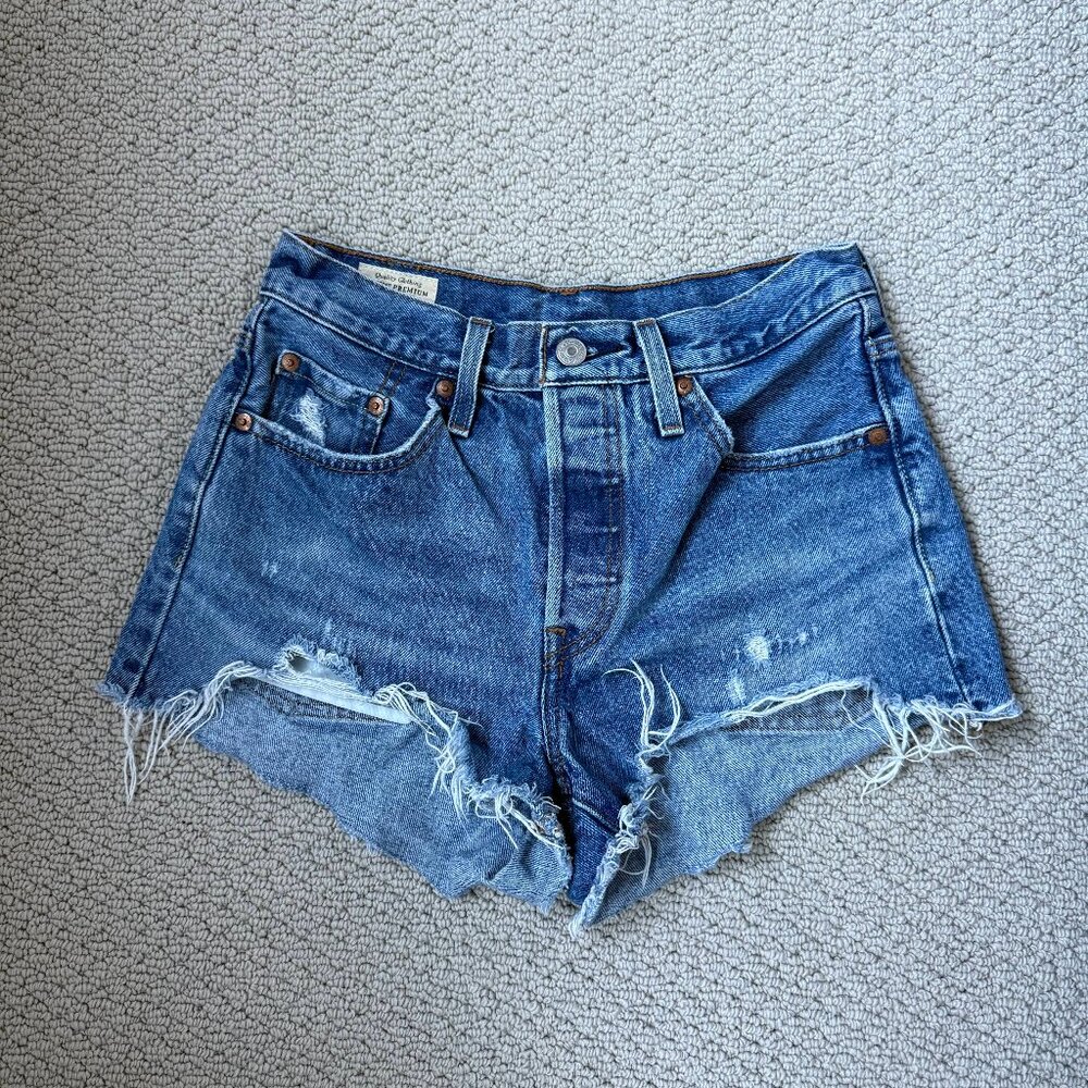 501 Levi's Women's Cutoff Denim Shorts Size 25